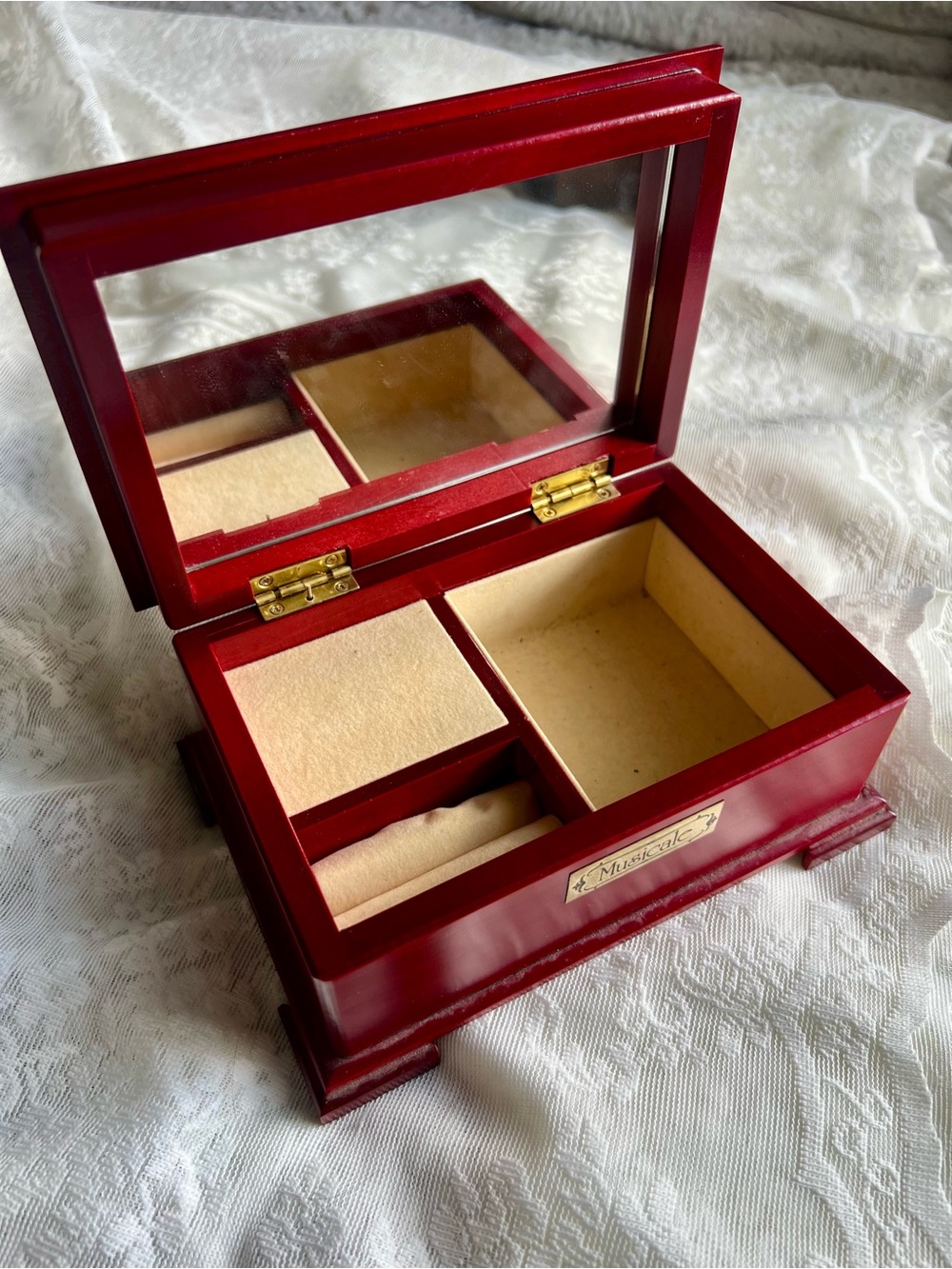 Vintage Sankyo Musical Jewelry Box with Cameo Accent - Picture 4 of 5